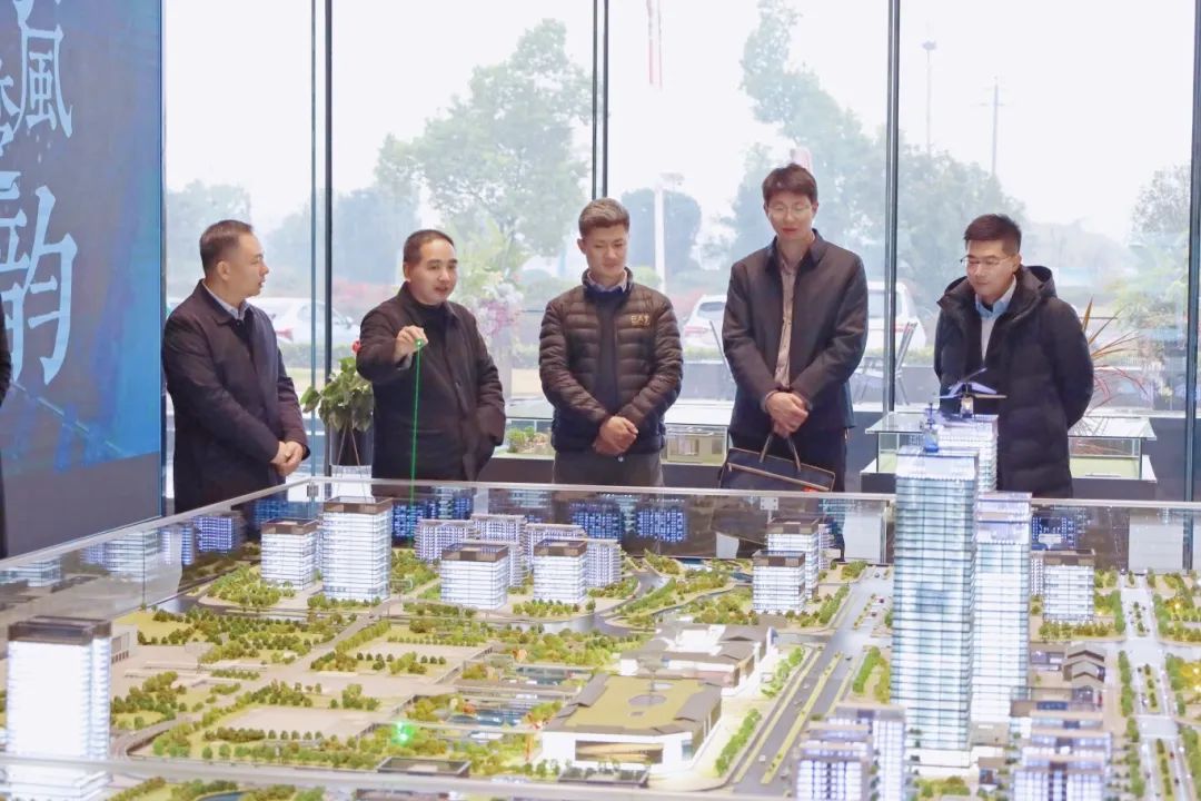 360數(shù)智化集團(tuán)等企業(yè)組團(tuán)參觀考察信陽中央活力區(qū) （CAZ）